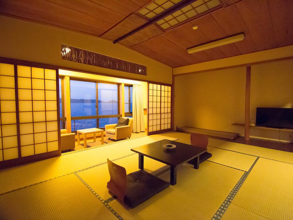 Wakayama Kada Onsen Kada Kaigetsu Hotel Room photo