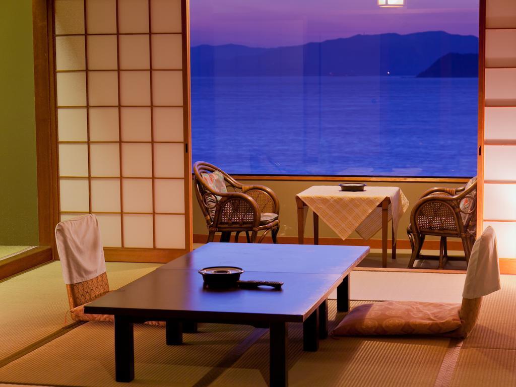 Wakayama Kada Onsen Kada Kaigetsu Hotel Room photo